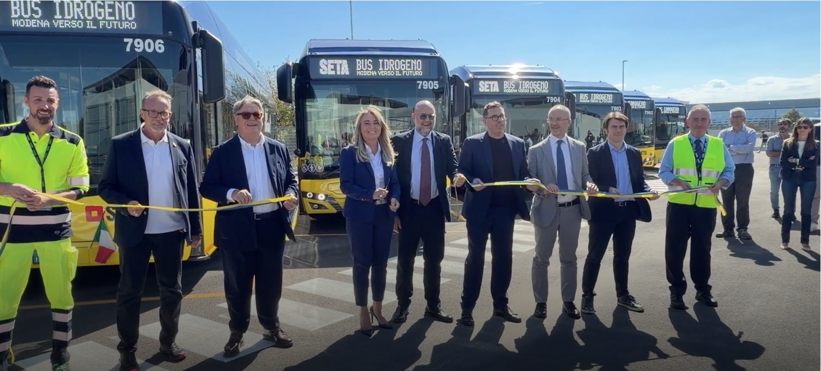 Taglio del nastro per l’inaugurazione dell’impianto SETA di Modena
